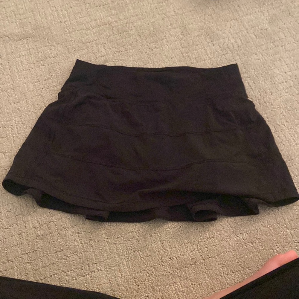 black lululemon skirt